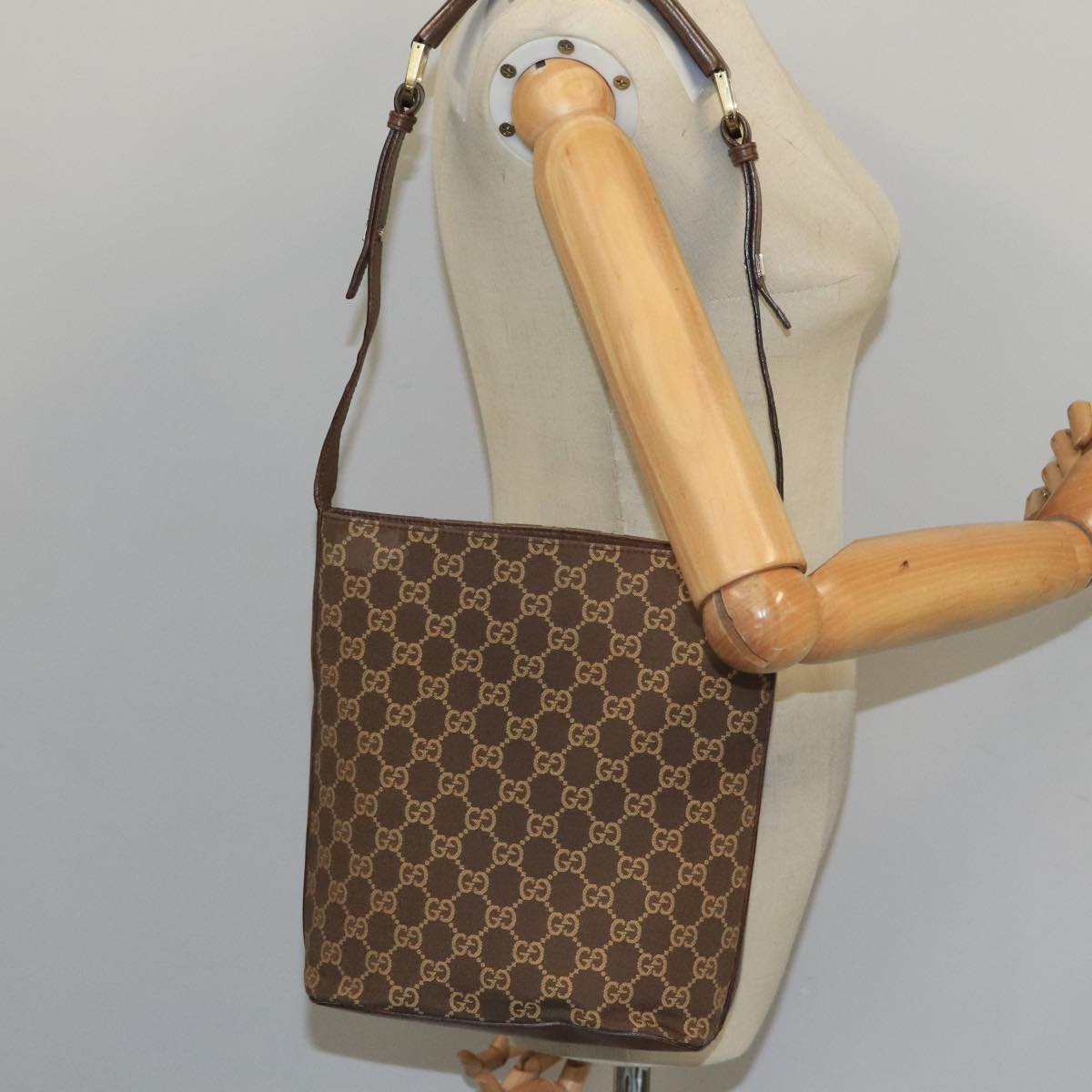 GUCCI GG Canvas Shoulder Bag Brown Auth mr678