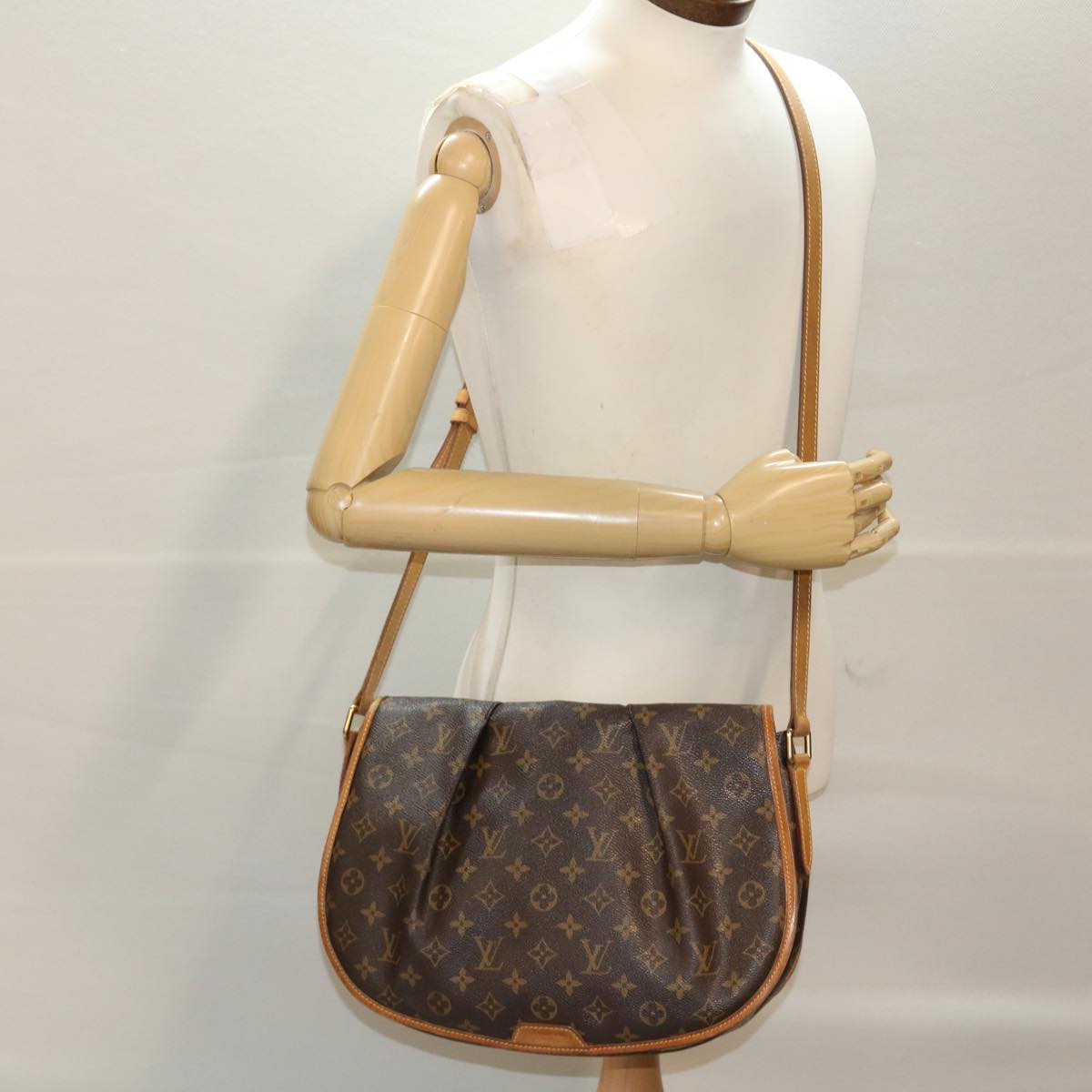 LOUIS VUITTON Monogram Menilmontant MM Shoulder Bag M40473 LV Auth rd5547