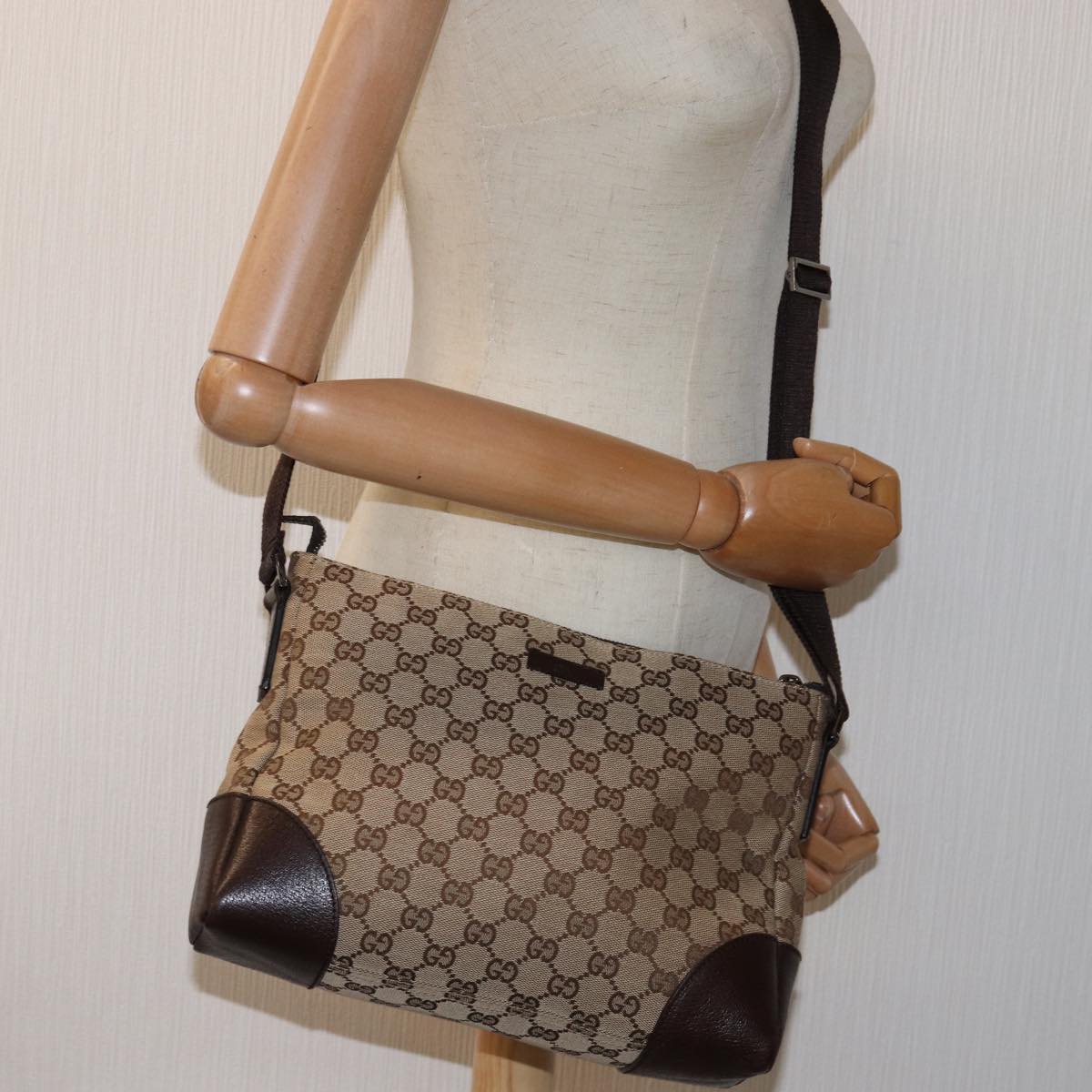 GUCCI GG Canvas Shoulder Bag Beige 114273 Auth tb1081