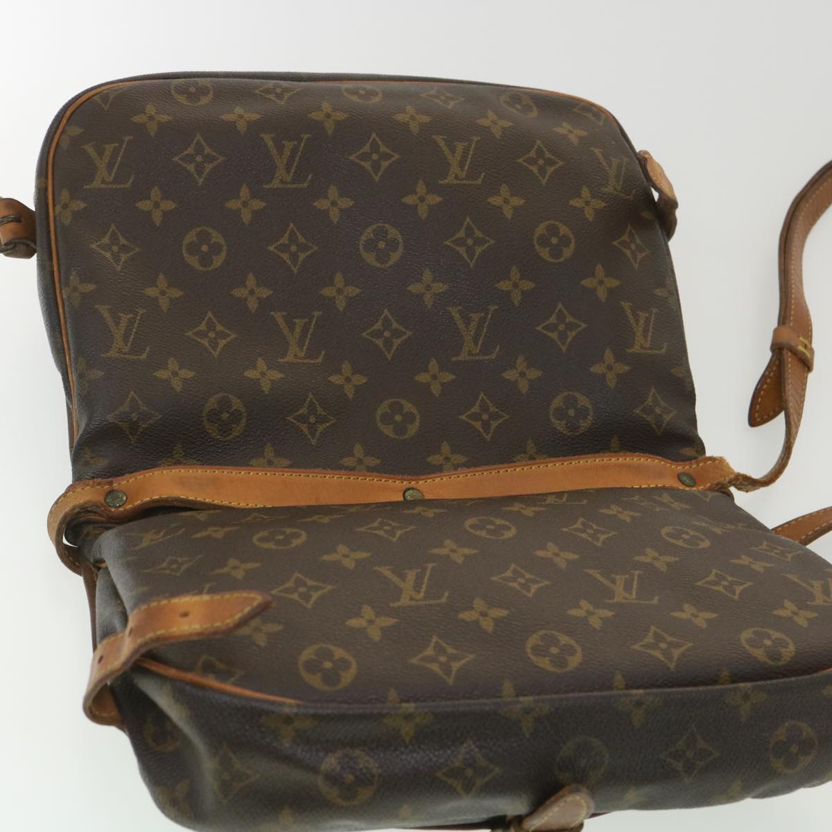 LOUIS VUITTON Monogram Saumur 30 Shoulder Bag M42256 LV Auth tb559