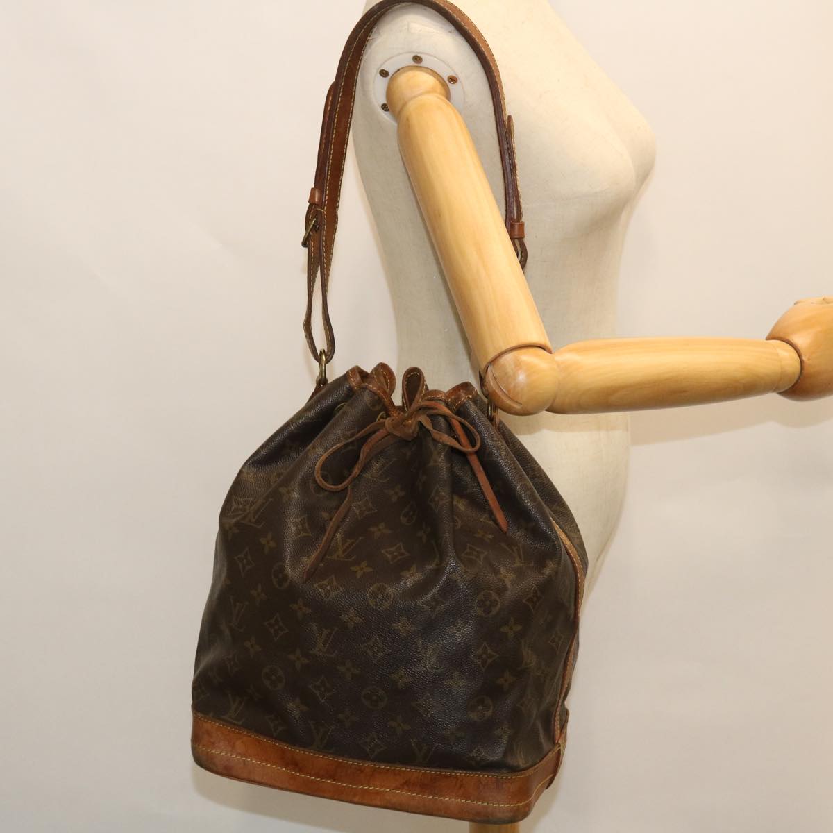 LOUIS VUITTON Monogram Noe Shoulder Bag M42224 LV Auth tb862