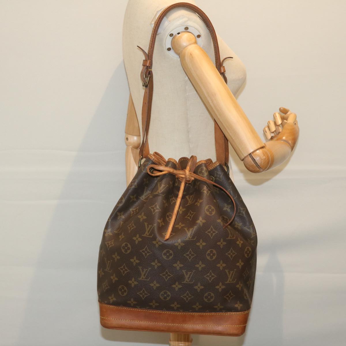 LOUIS VUITTON Monogram Noe Shoulder Bag M42224 LV Auth tb914