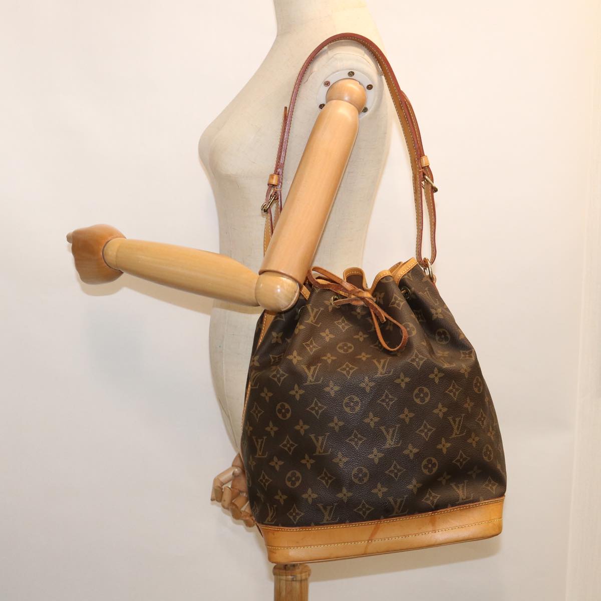 LOUIS VUITTON Monogram Noe Shoulder Bag M42224 LV Auth tb919