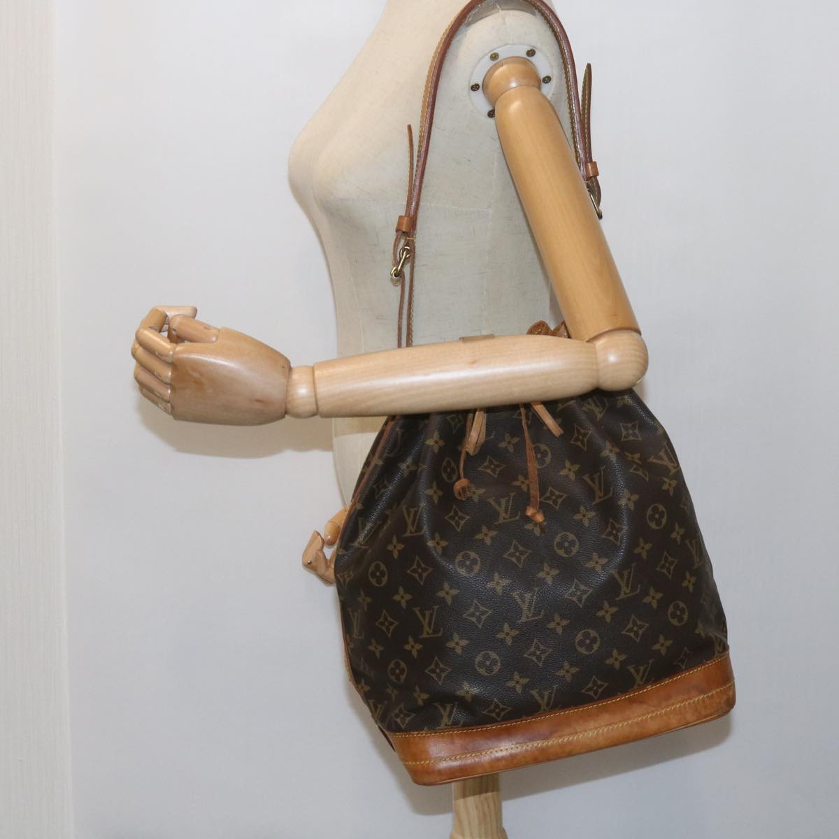 LOUIS VUITTON Monogram Noe Shoulder Bag M42224 LV Auth tb924