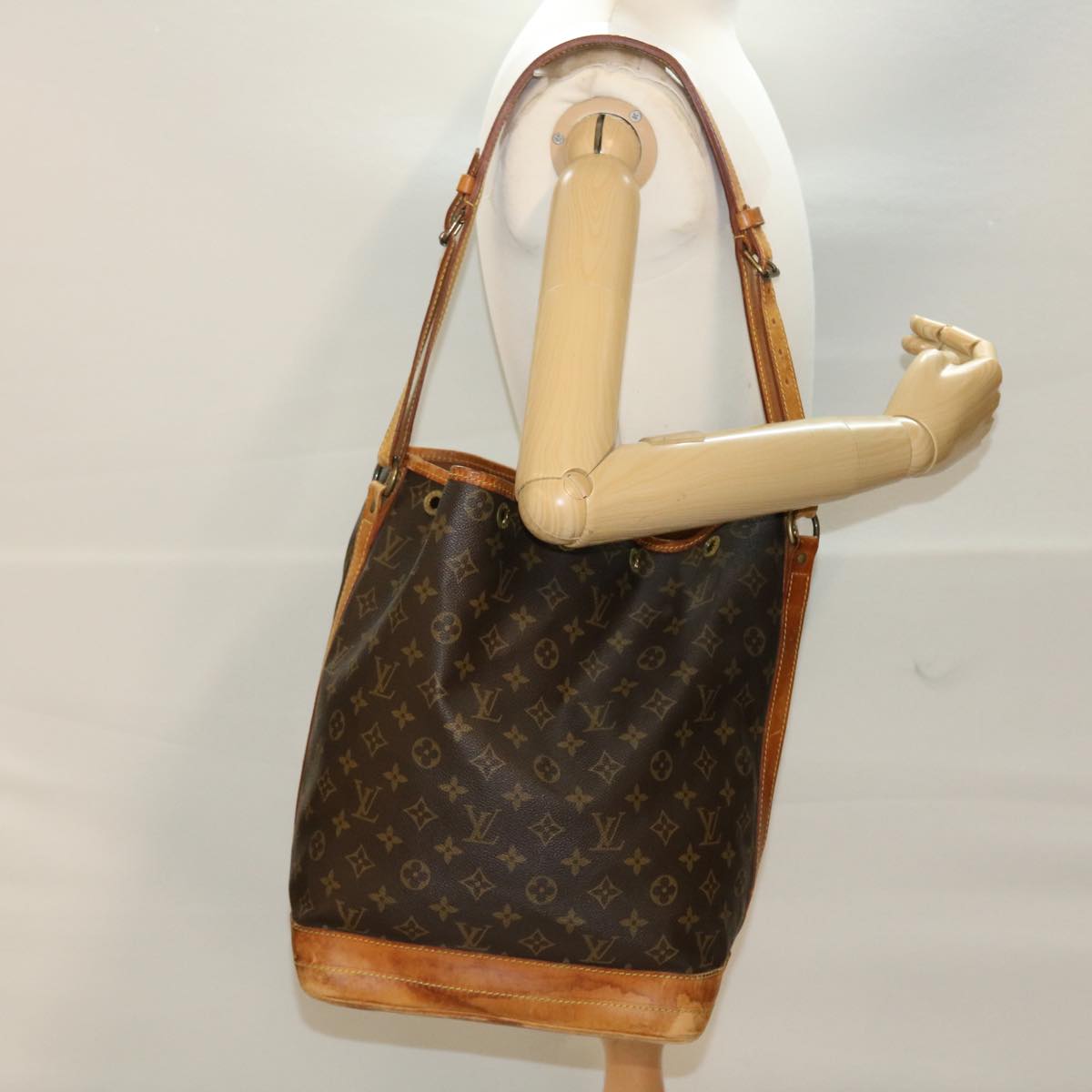 LOUIS VUITTON Monogram Noe Shoulder Bag M42224 LV Auth th3732