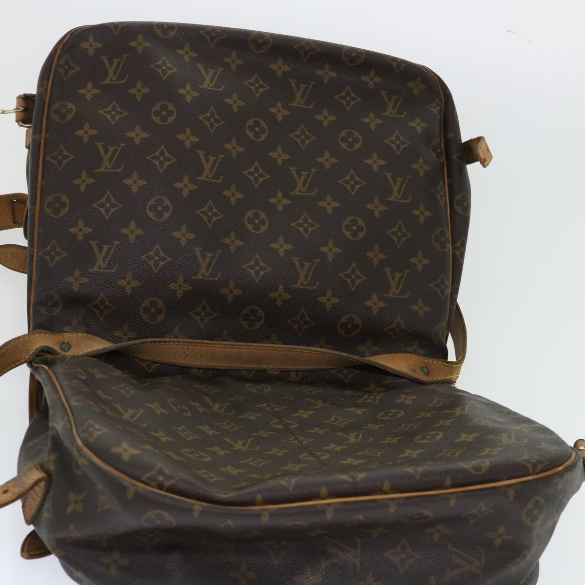 LOUIS VUITTON Monogram Saumur 35 Shoulder Bag M42254 LV Auth th3916