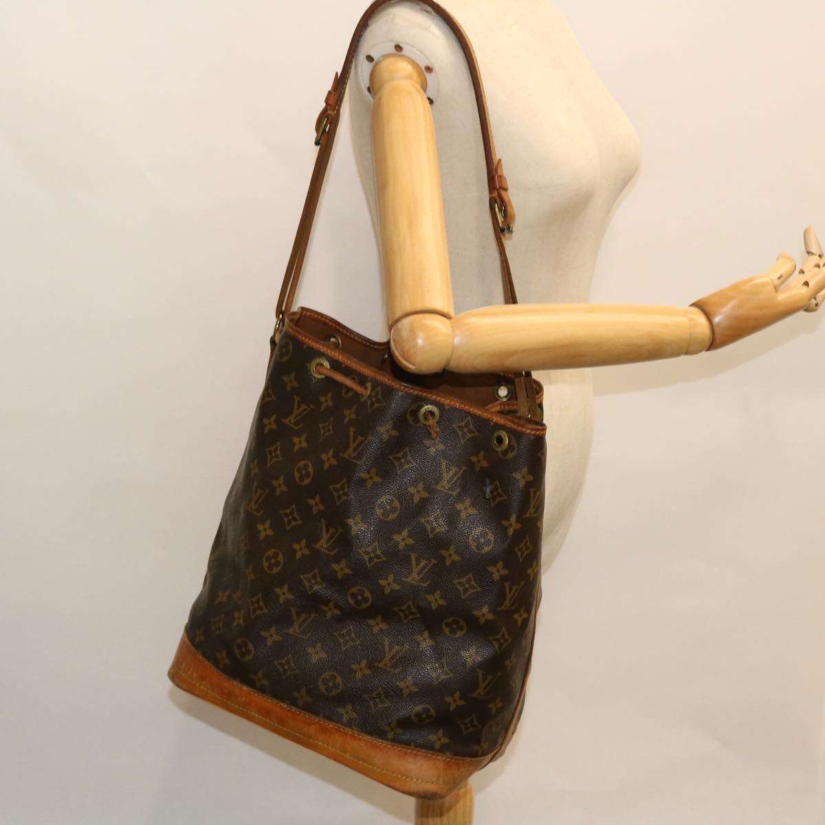 LOUIS VUITTON Monogram Noe Shoulder Bag M42224 LV Auth th3958