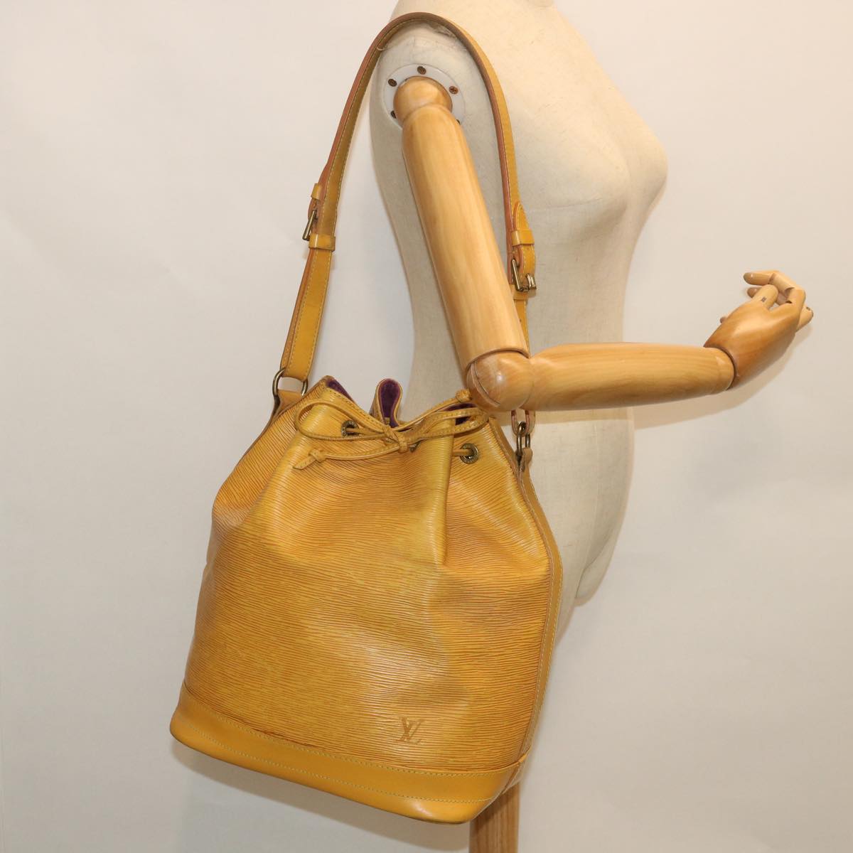 LOUIS VUITTON Epi Noe Shoulder Bag Tassili Yellow M44009 LV Auth th4055