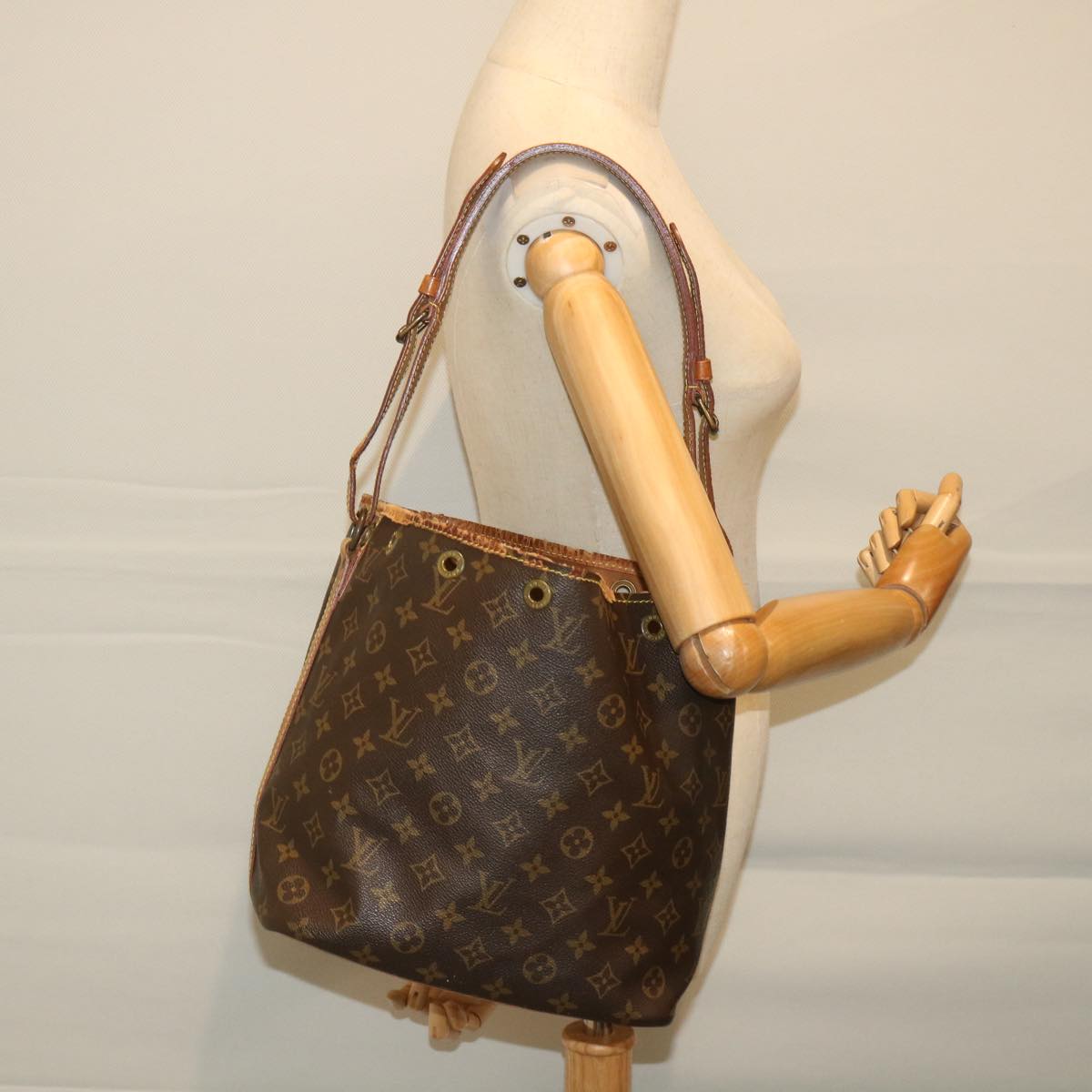 LOUIS VUITTON Monogram Petit Noe Shoulder Bag M42226 LV Auth th4110