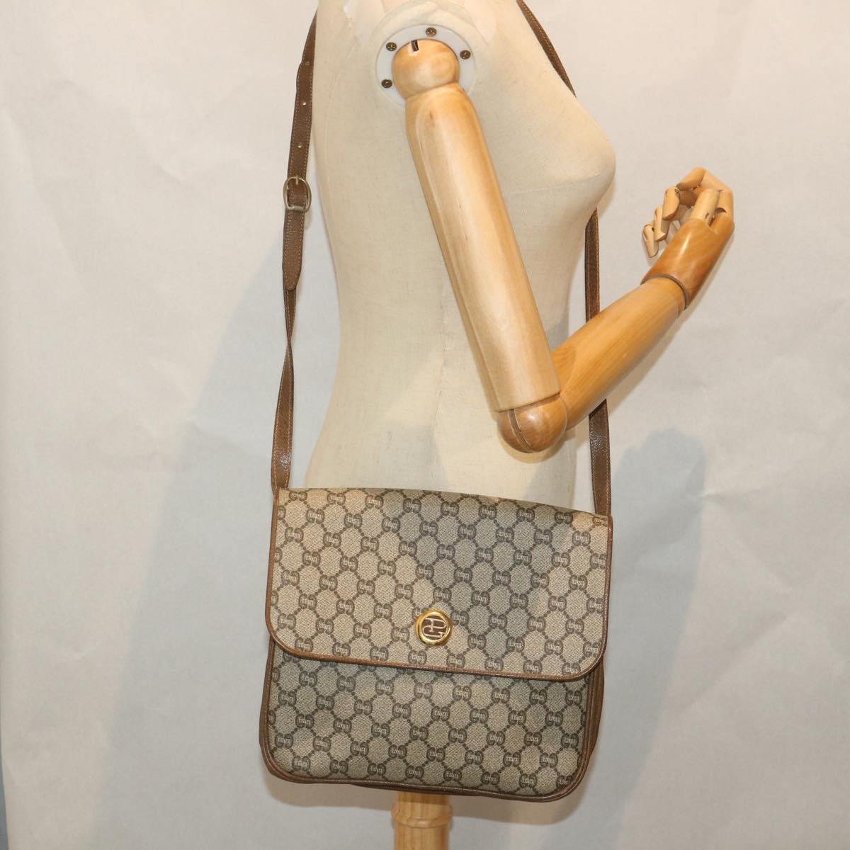 GUCCI GG Plus Supreme Shoulder Bag PVC Leather Beige Auth th4169