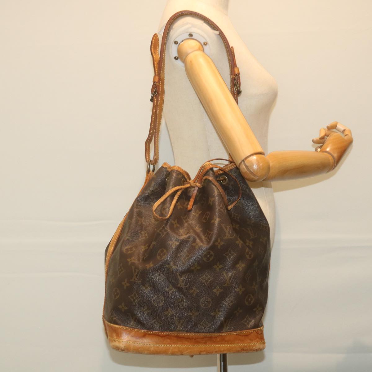 LOUIS VUITTON Monogram Noe Shoulder Bag M42224 LV Auth th4225