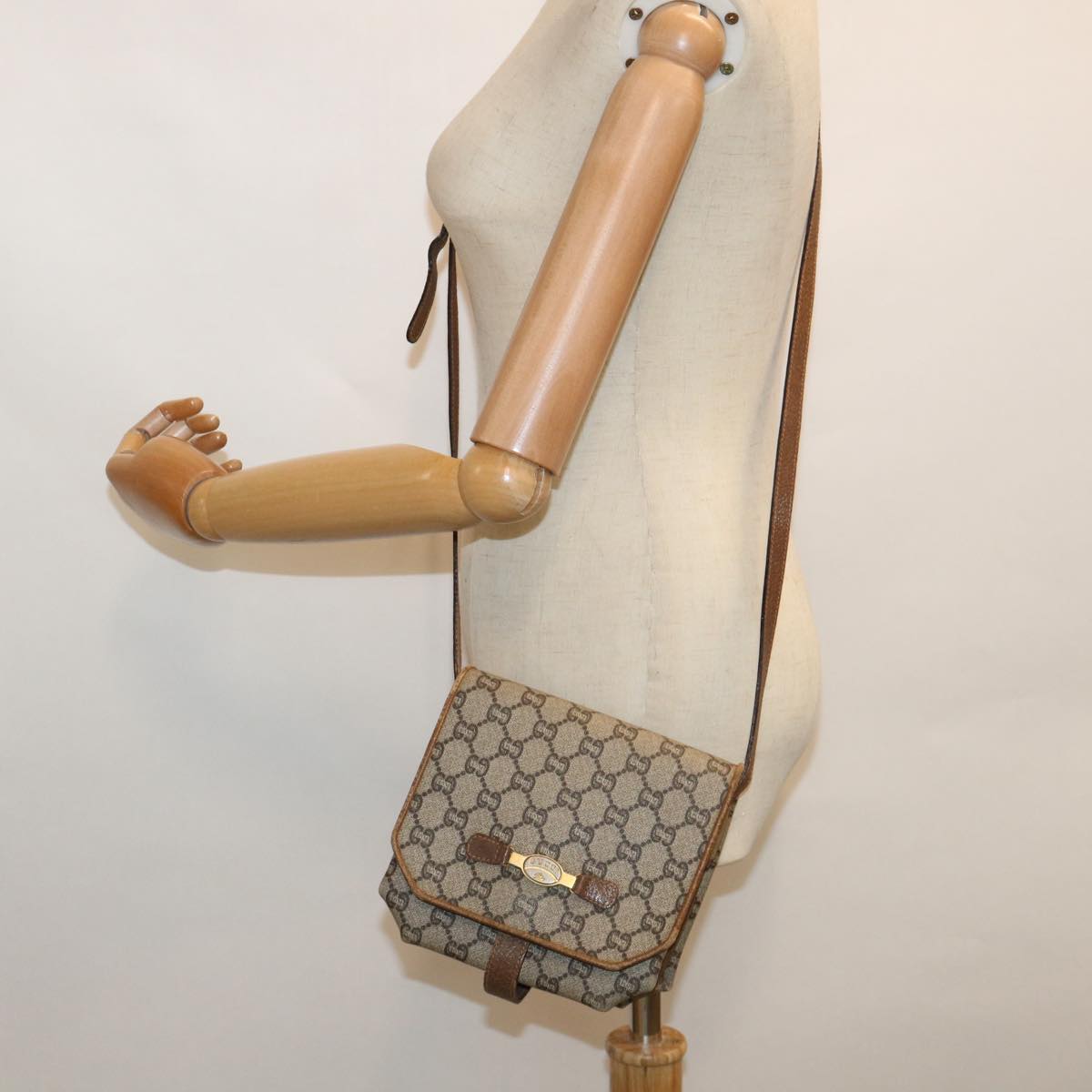 GUCCI GG Plus Supreme Shoulder Bag PVC Leather Beige Auth th4318