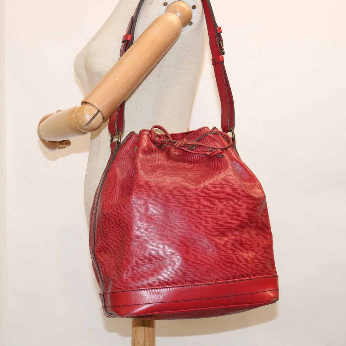 LOUIS VUITTON Epi Noe Shoulder Bag Vintage Red M44007 LV Auth th4423