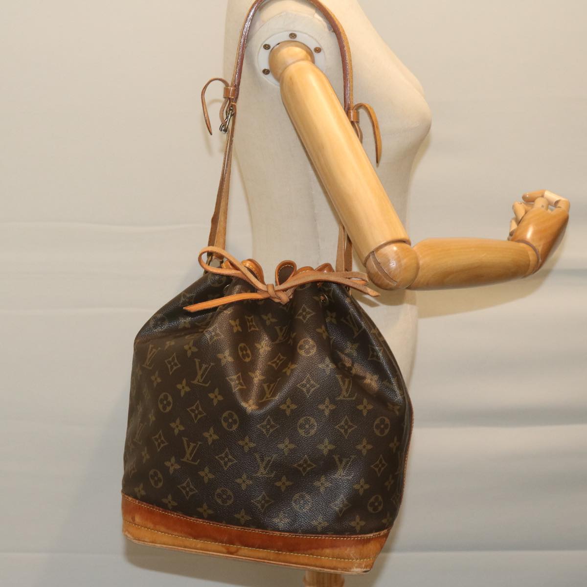 LOUIS VUITTON Monogram Noe Shoulder Bag M42224 LV Auth th4461