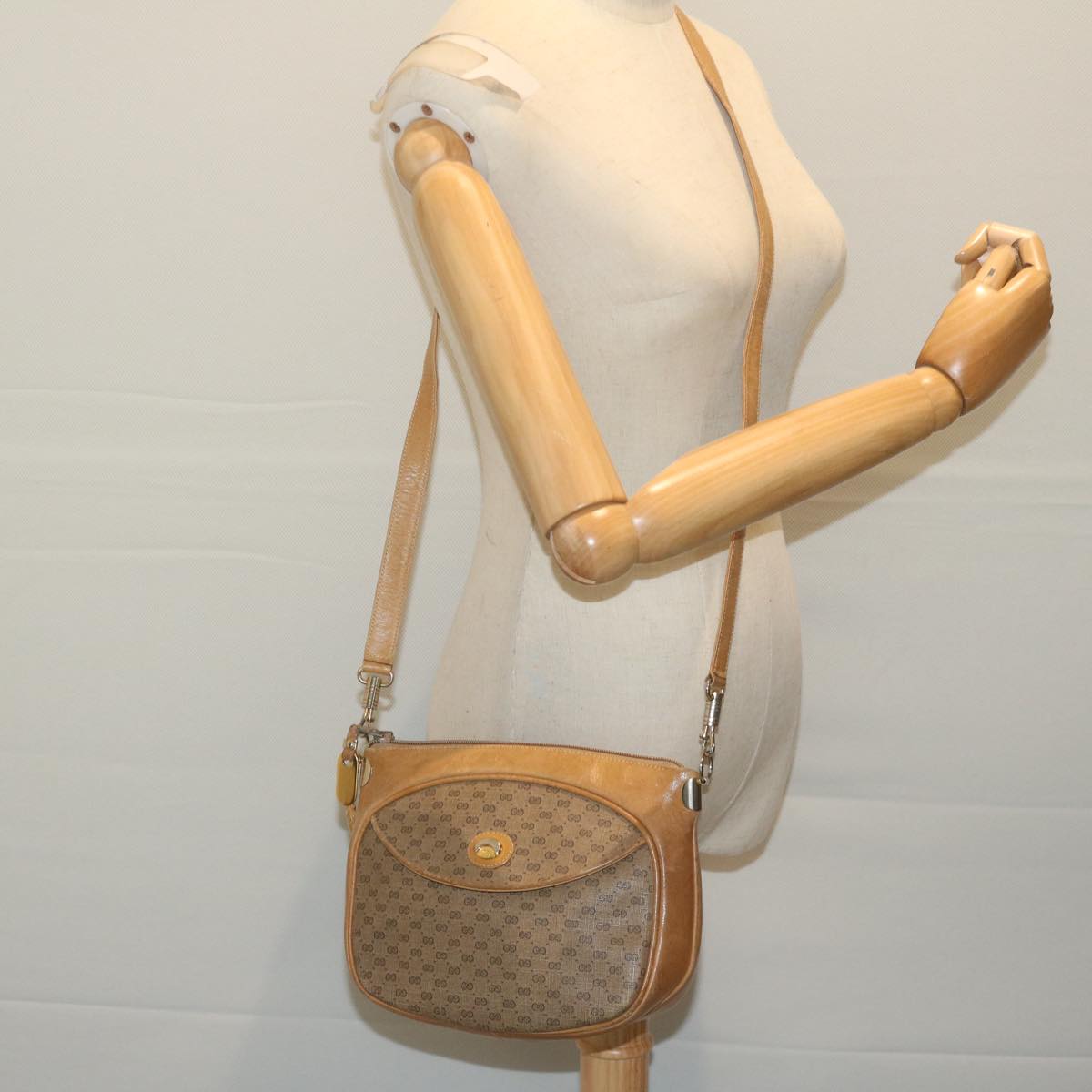 GUCCI Micro GG Supreme Shoulder Bag PVC Leather Beige 001 261 1095 Auth th4494