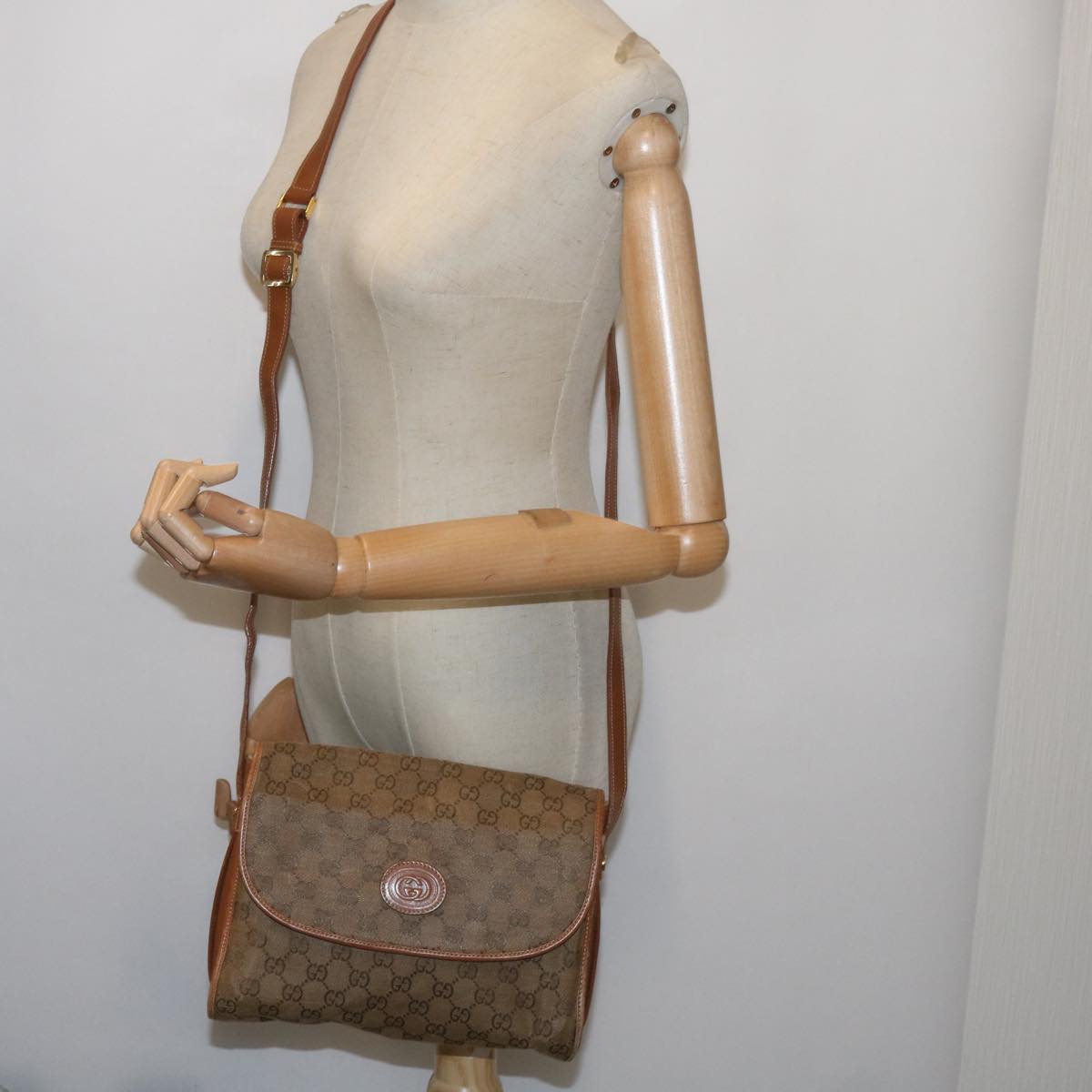 GUCCI GG Canvas Shoulder Bag Beige Auth th4606