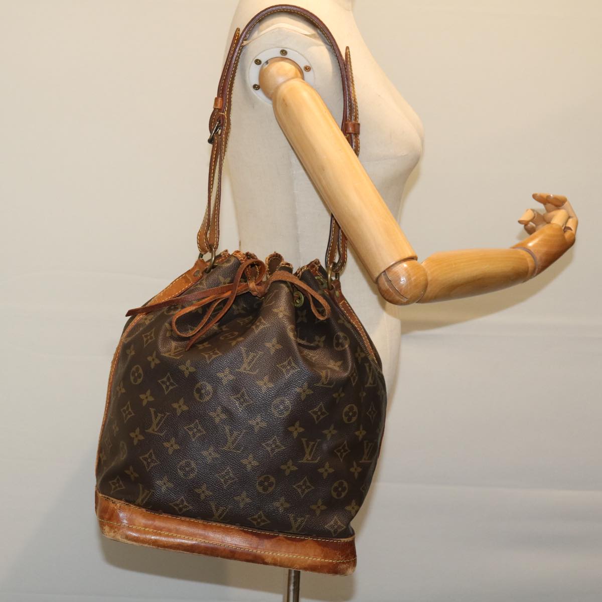 LOUIS VUITTON Monogram Noe Shoulder Bag M42224 LV Auth th4725