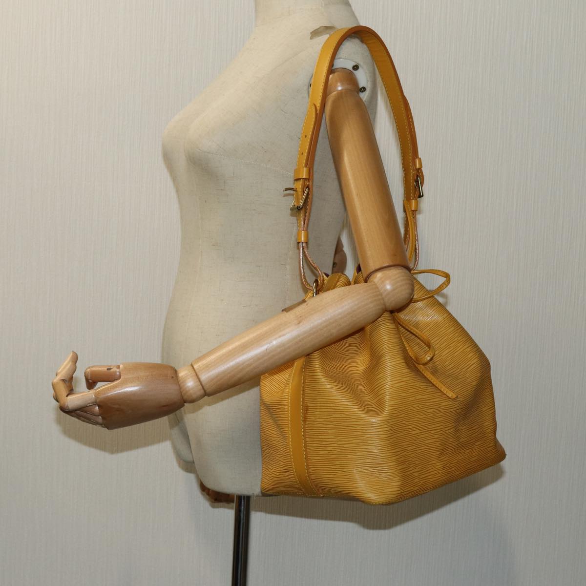 LOUIS VUITTON Epi Petit Noe Shoulder Bag Tassili Yellow M44109 LV Auth th4754