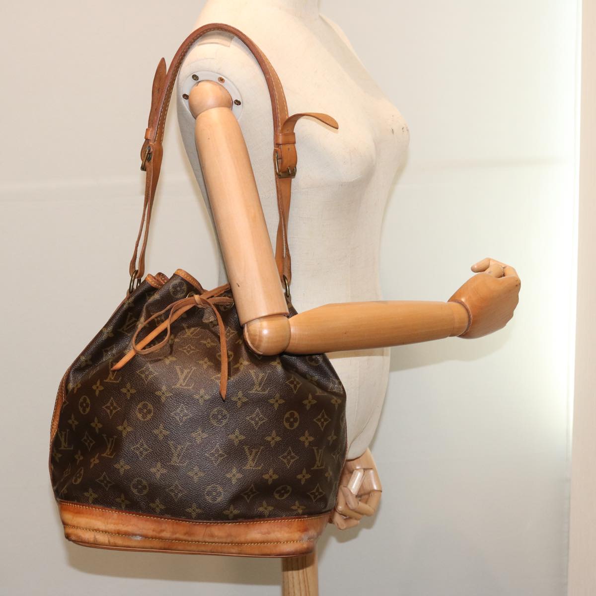 LOUIS VUITTON Monogram Noe Shoulder Bag M42224 LV Auth th4758