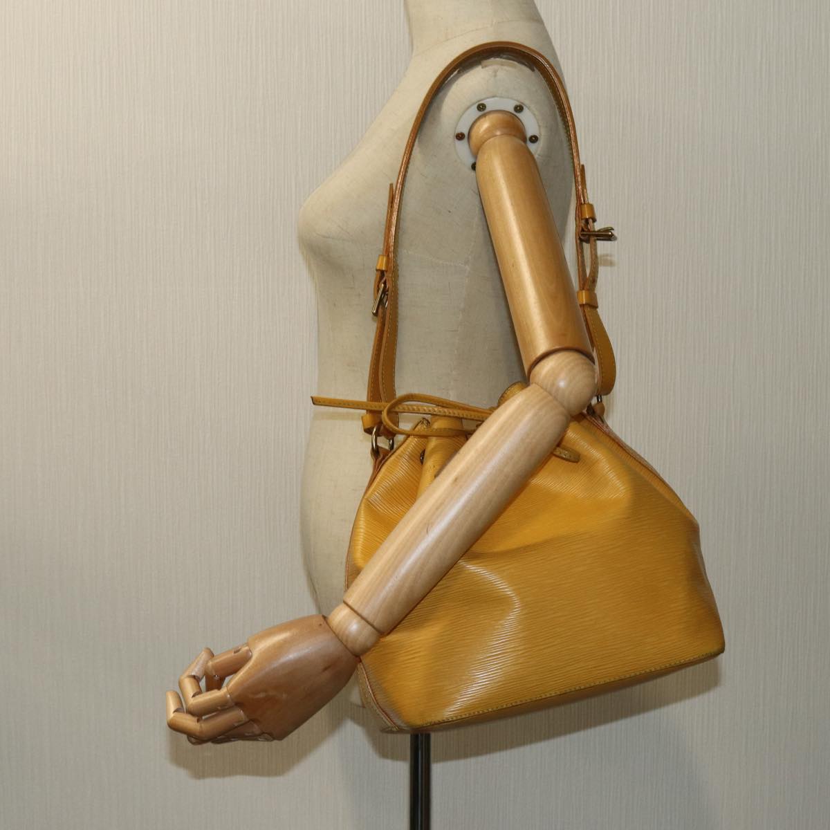 LOUIS VUITTON Epi Petit Noe Shoulder Bag Tassili Yellow M44109 LV Auth th4766