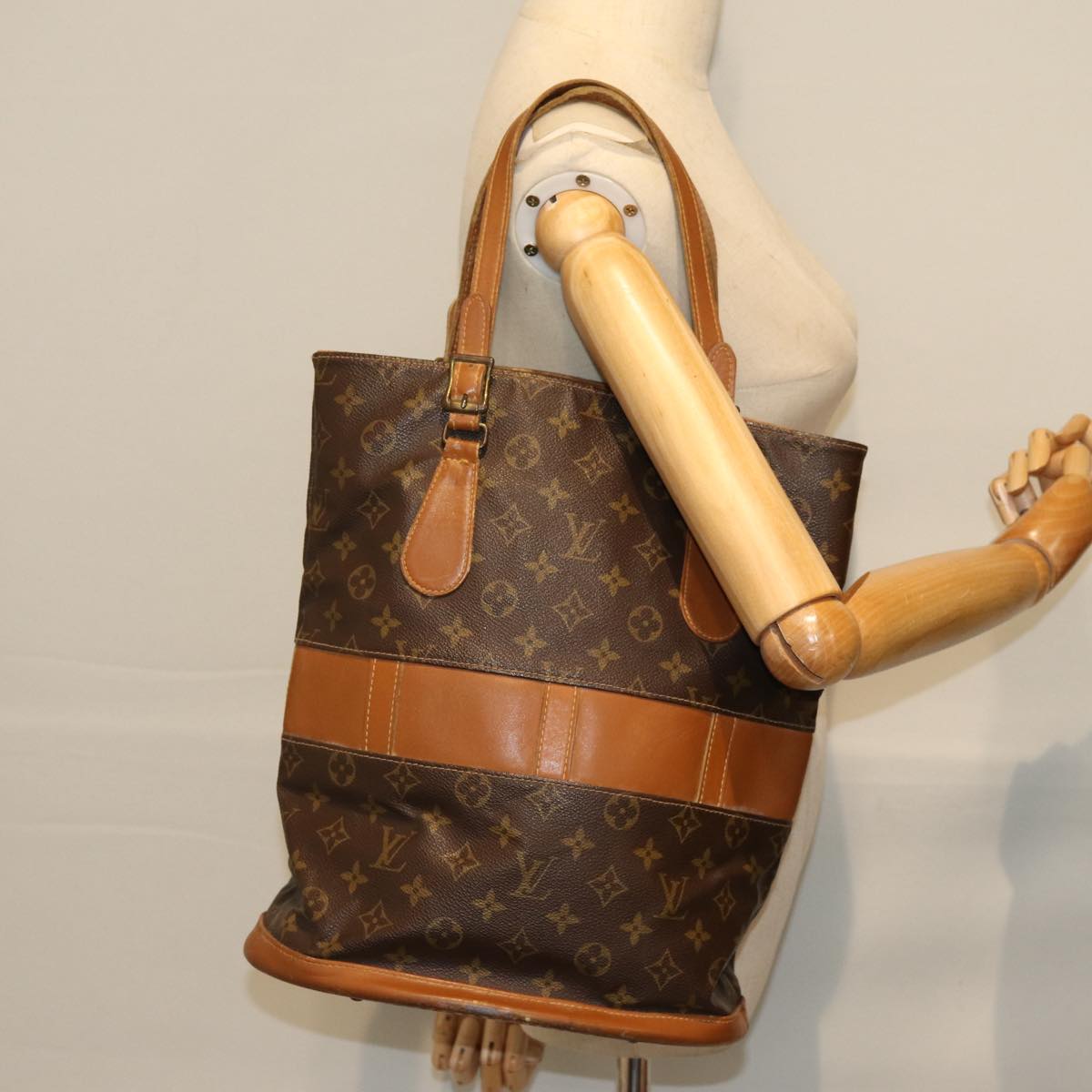 LOUIS VUITTON Monogram Bucket GM Shoulder Bag USA limited T42236 LV Auth th4840