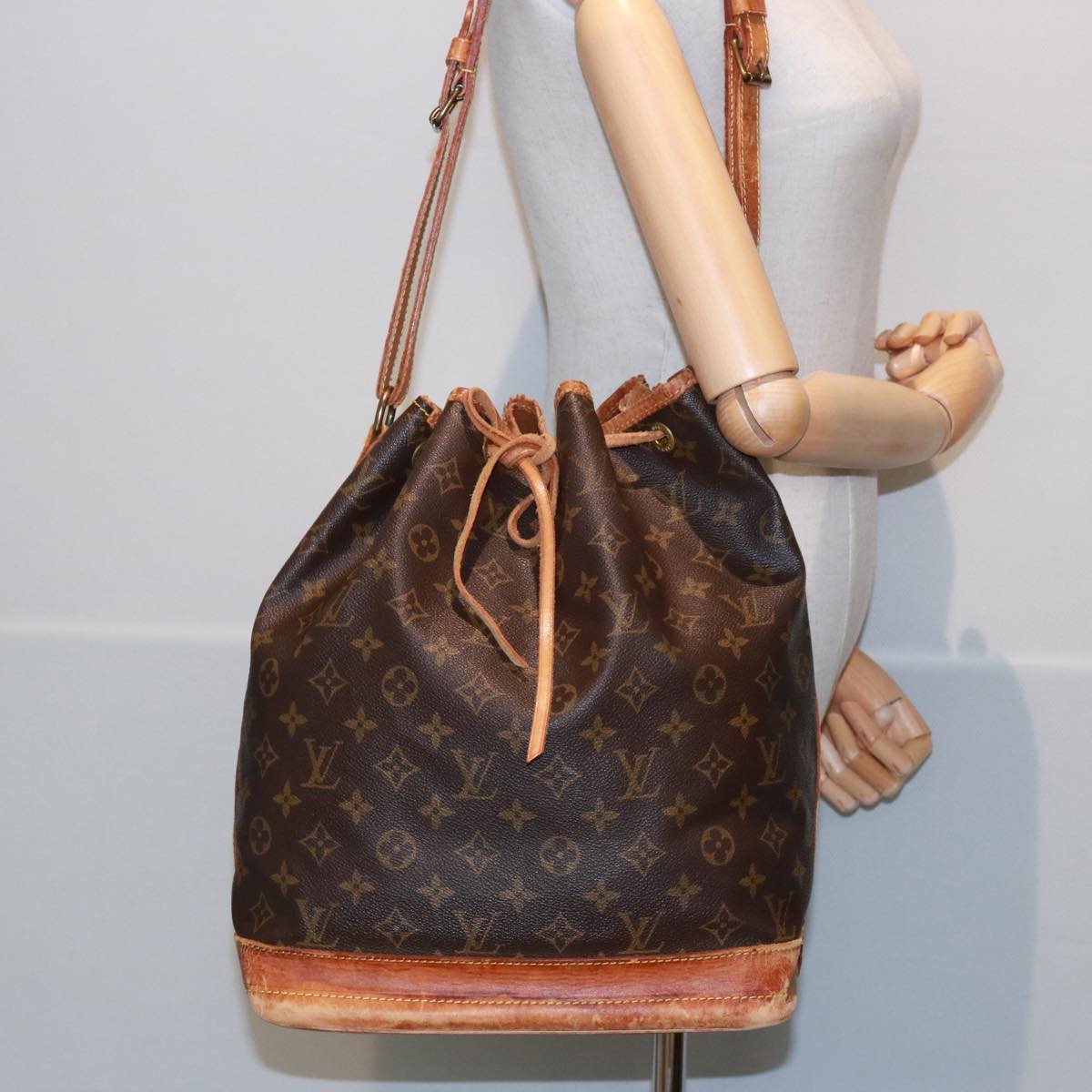 LOUIS VUITTON Monogram Noe Shoulder Bag M42224 LV Auth th5009