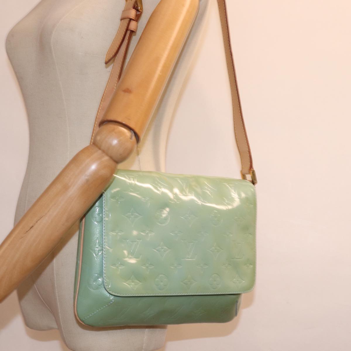 LOUIS VUITTON Monogram Vernis Thompson Street Bag Baby Blue M91009 Auth th5042