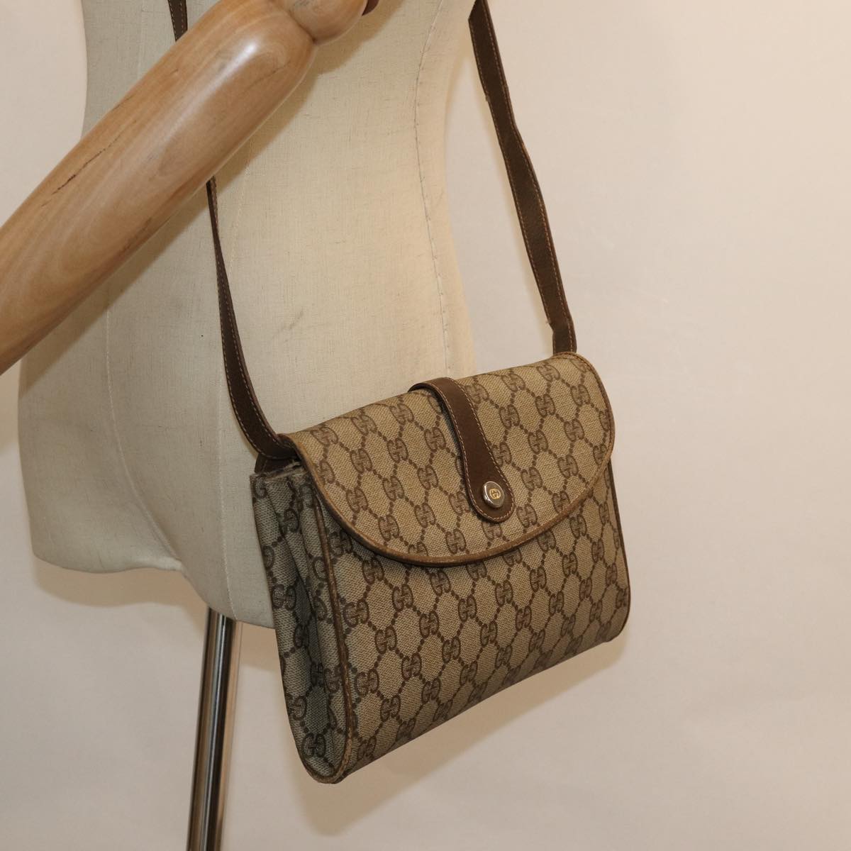 GUCCI GG Supreme Shoulder Bag PVC Beige Auth th5163