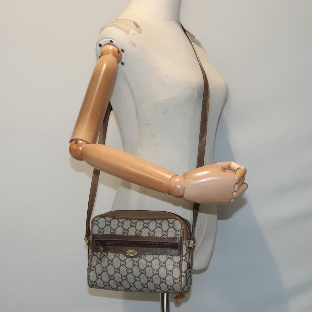 GUCCI GG PLUS Canvas Shoulder Bag PVC Leather Beige Auth th5294