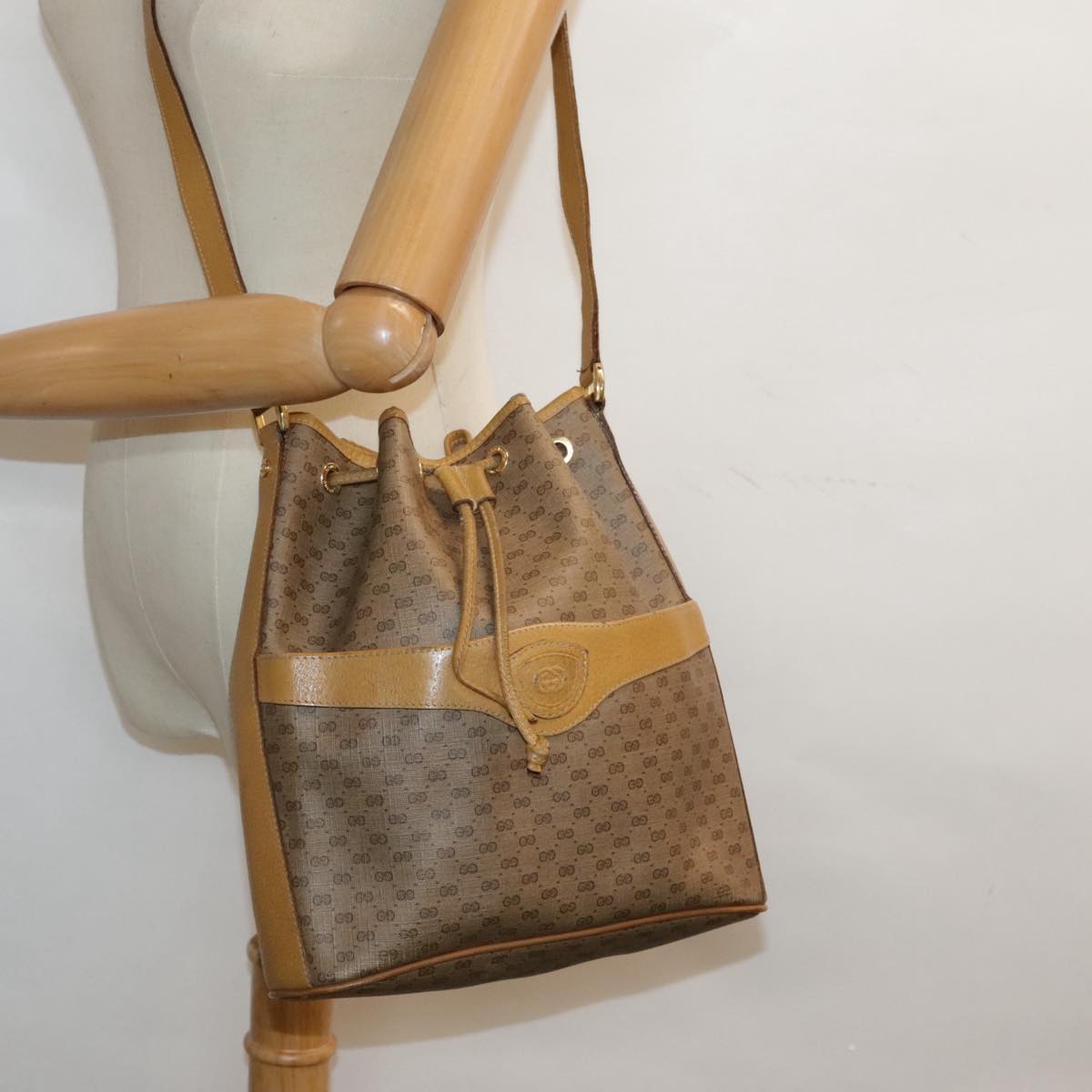 GUCCI Micro GG Supreme Shoulder Bag Beige Gold Auth th5315