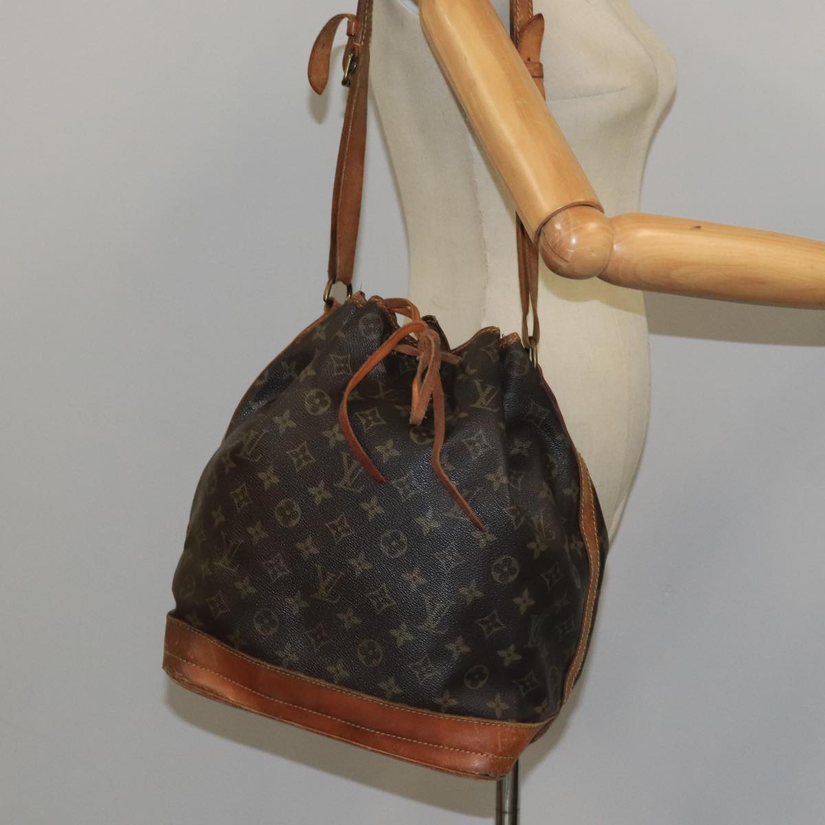 LOUIS VUITTON Monogram Noe Shoulder Bag M42224 LV Auth th5457