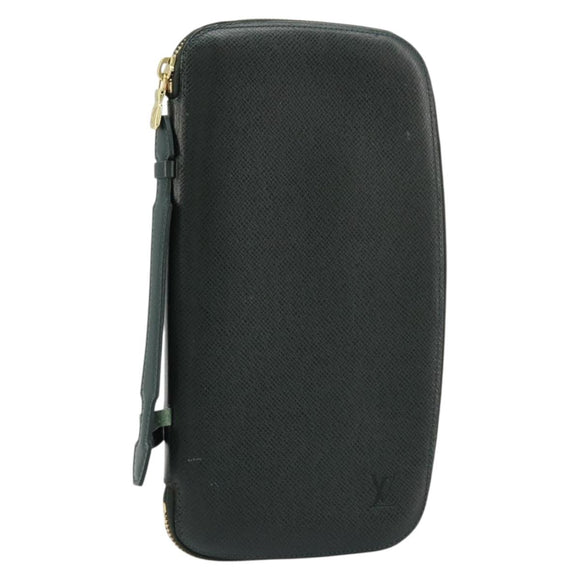 LOUIS VUITTON Taiga Organizer Atholl Travel Case Epicea M30654 LV Auth th5468