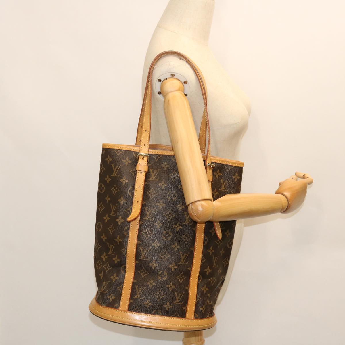 LOUIS VUITTON Monogram Bucket GM Shoulder Bag M42236 LV Auth 25093C