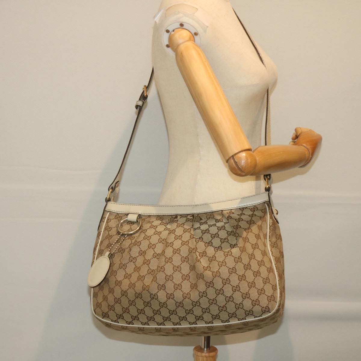 GUCCI GG Canvas Shoulder Bag Beige 296834 Auth ti1339