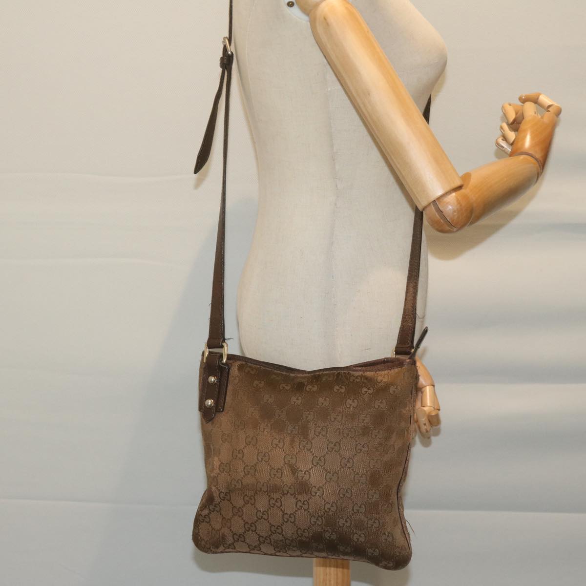 GUCCI GG Canvas Shoulder Bag Beige 257246 Auth ti1441