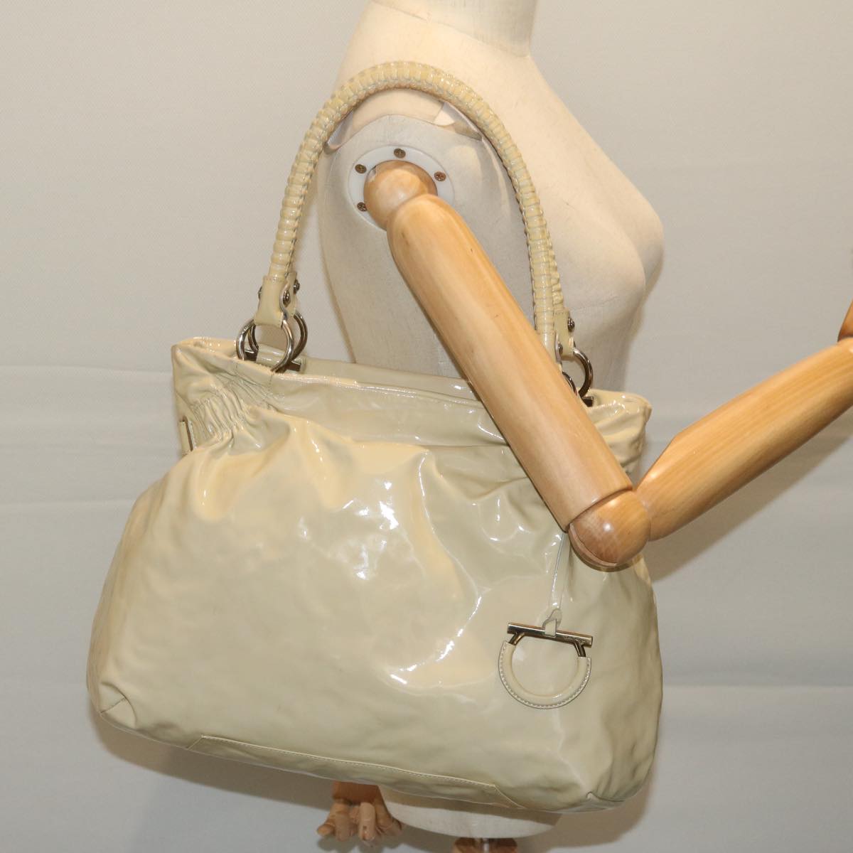 Salvatore Ferragamo Hand Bag Patent leather Beige Auth ti1482