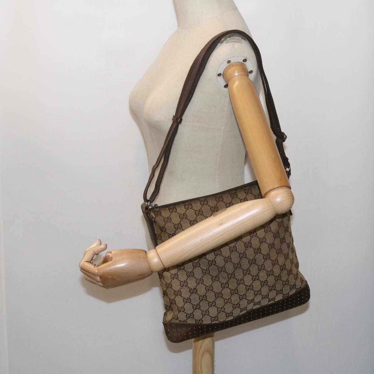 GUCCI GG Canvas Shoulder Bag Beige 145857 Auth ti1551