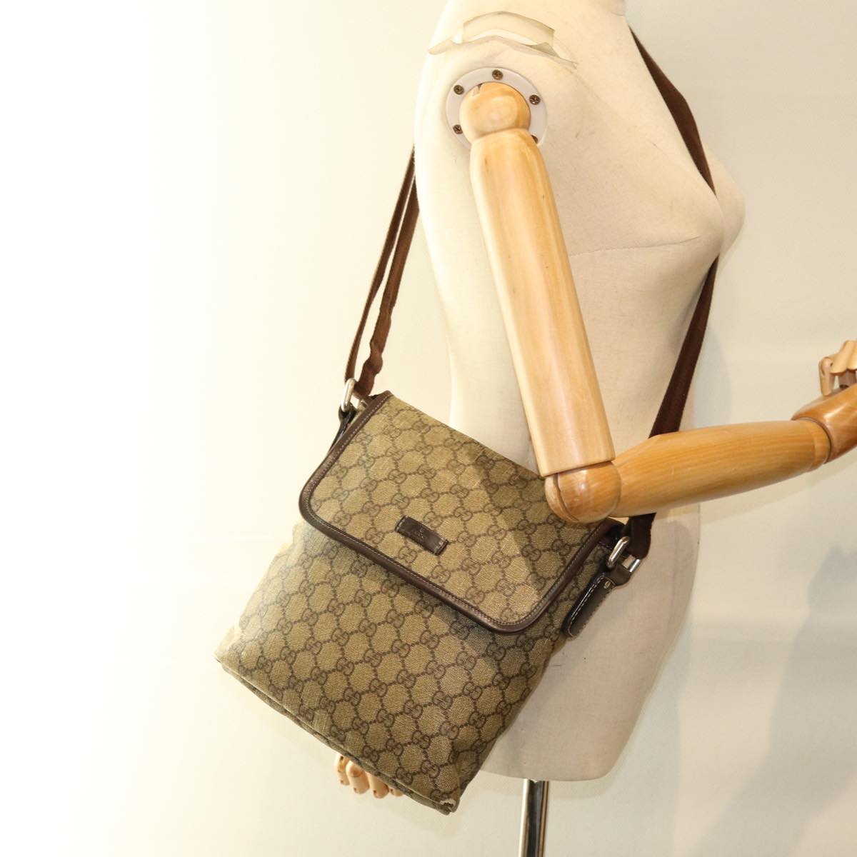 GUCCI GG Canvas Shoulder Bag Coated Canvas Beige Auth ti1728