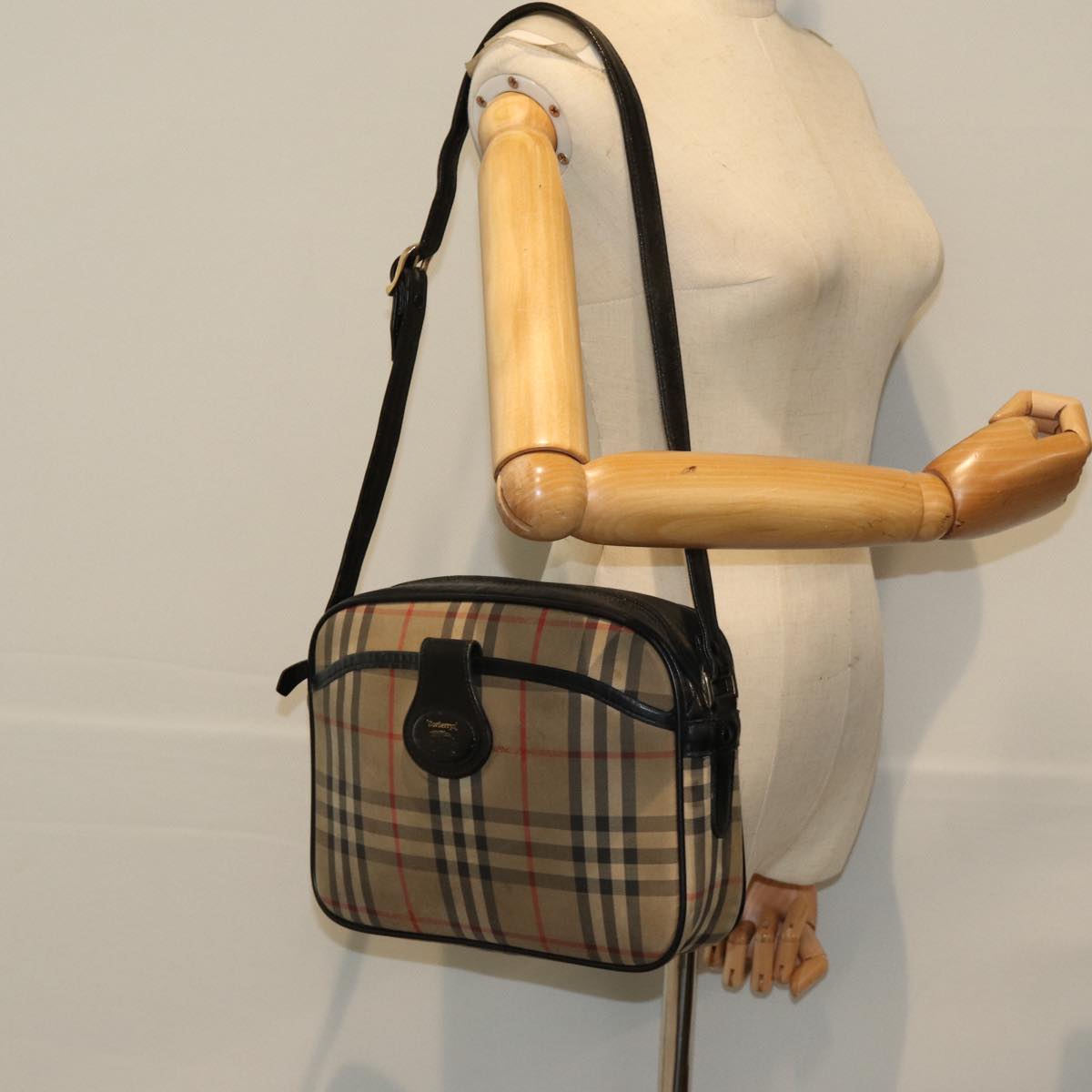 Burberrys Nova Check Shoulder Bag Beige Black Auth ti1761