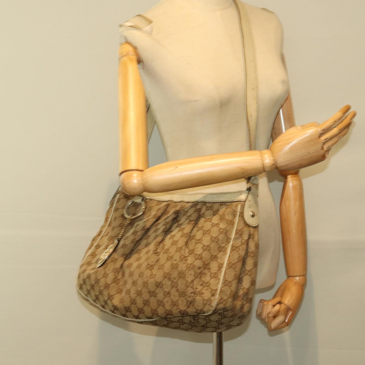 GUCCI GG Canvas Shoulder Bag Beige Gold 296834 Auth ti1988