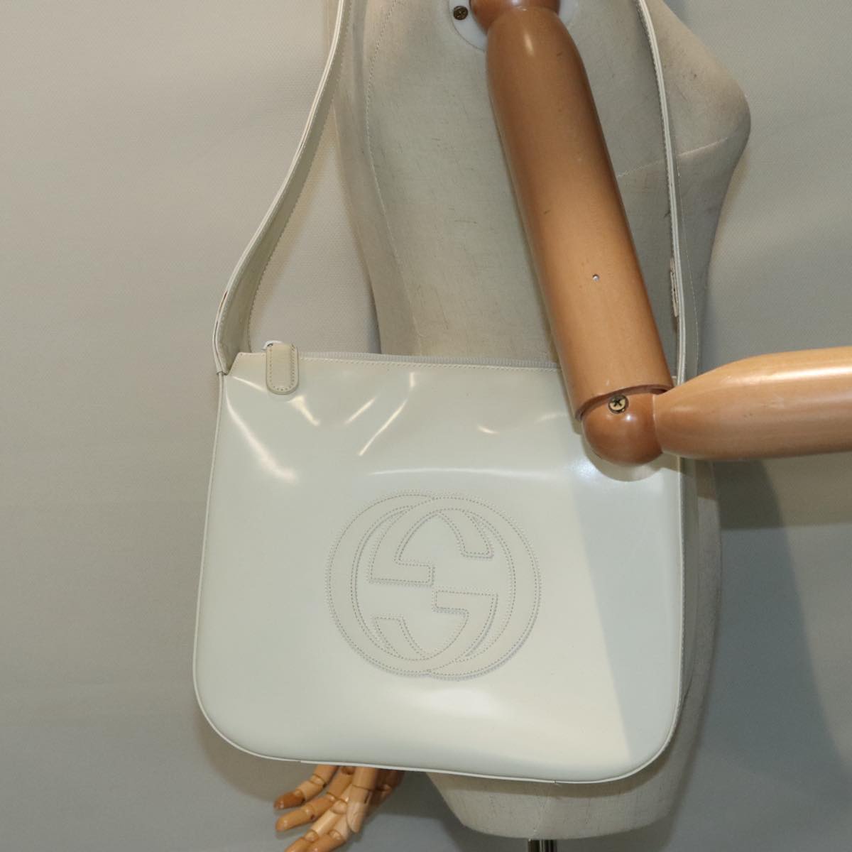 GUCCI Shoulder Bag Patent leather White Silver 001 2214 1703 Auth ti2099