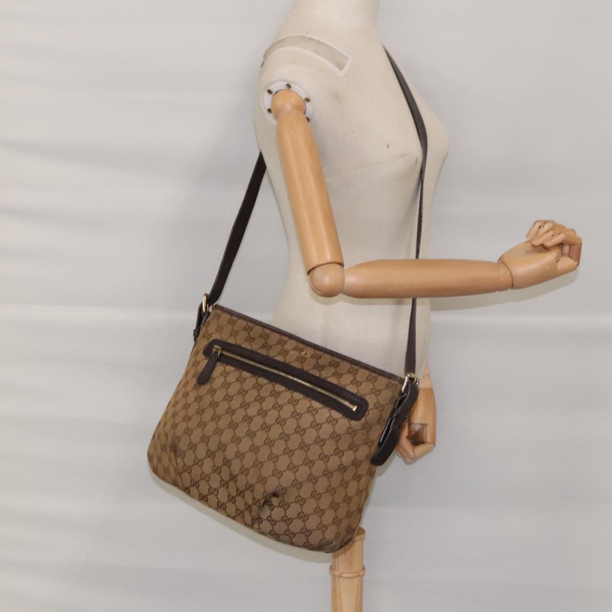 GUCCI GG Canvas Shoulder Strap Outlet Beige Brown Gold 388930 Auth ti2131