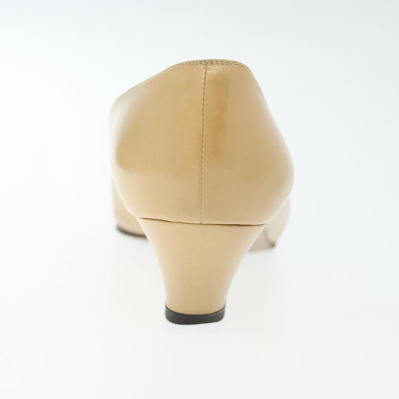 CHANEL Pumps High heels Leather Beige CC Auth ti3387