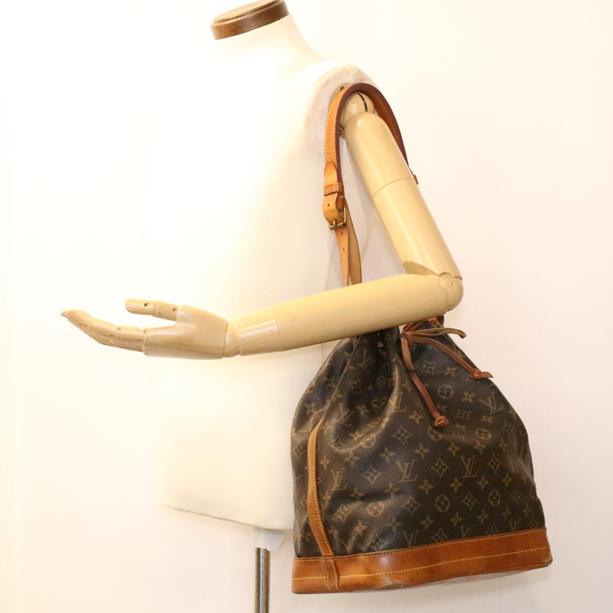 LOUIS VUITTON Monogram Noe Shoulder Bag M42224 LV Auth tp551