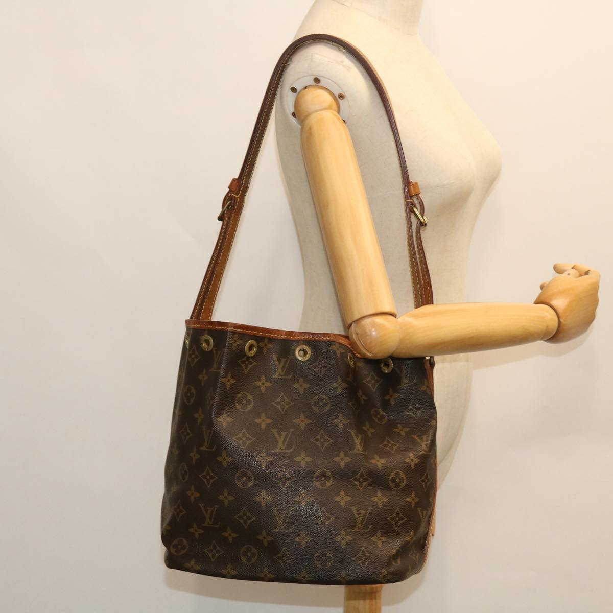 LOUIS VUITTON Monogram Petit Noe Shoulder Bag M42226 LV Auth yb322