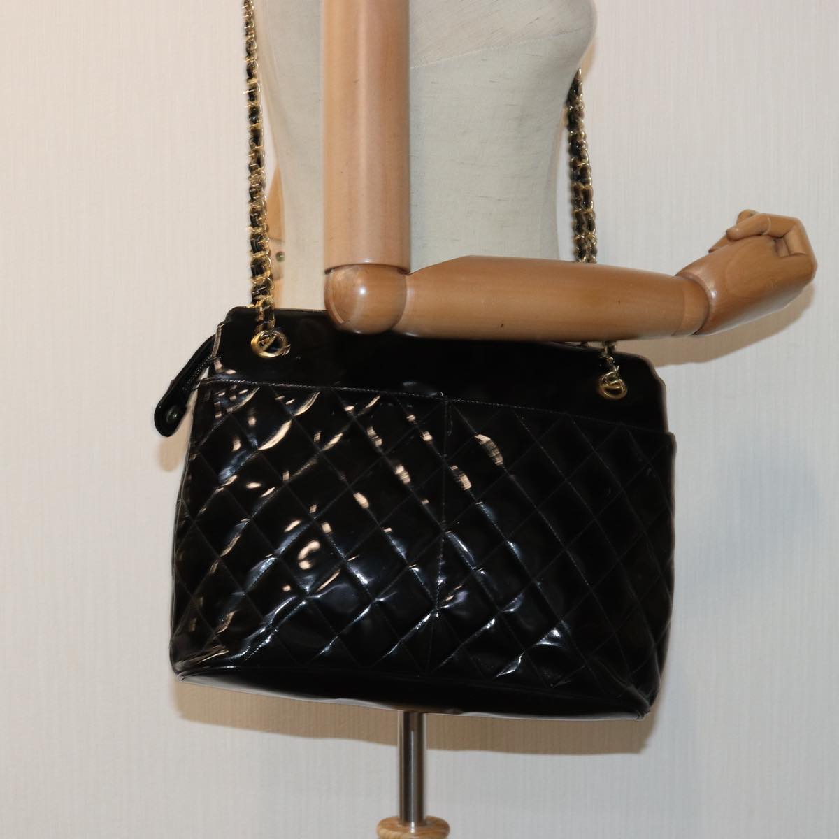 CHANEL Chain Matelasse Shoulder Bag Enamel Black CC Auth yb600