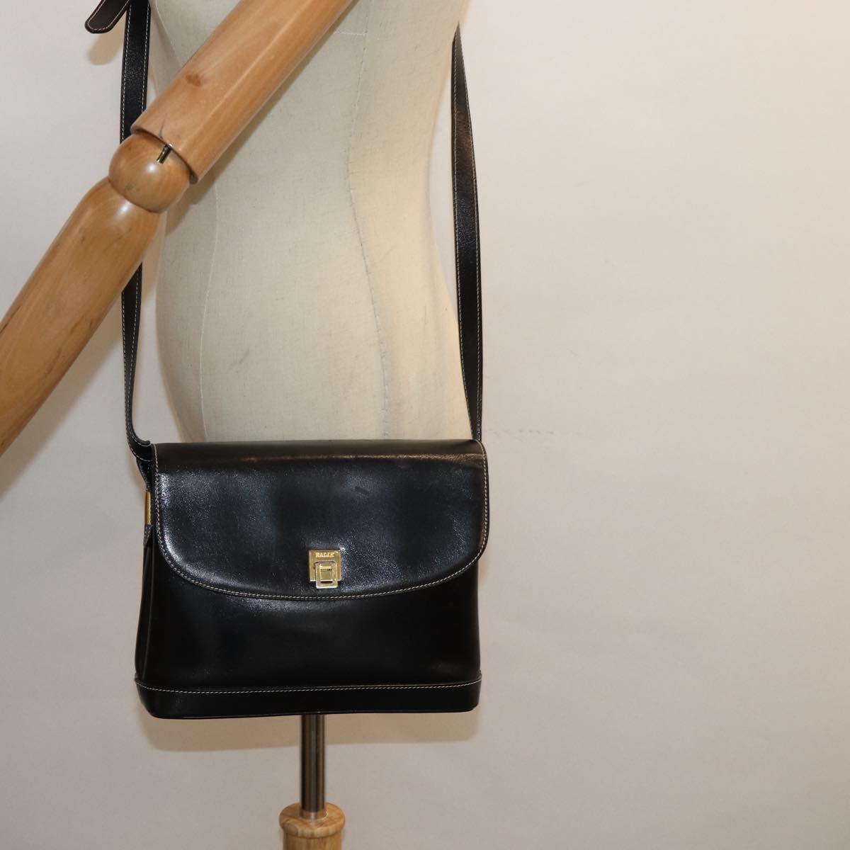 BALLY Shoulder Bag Leather Black Auth yb626