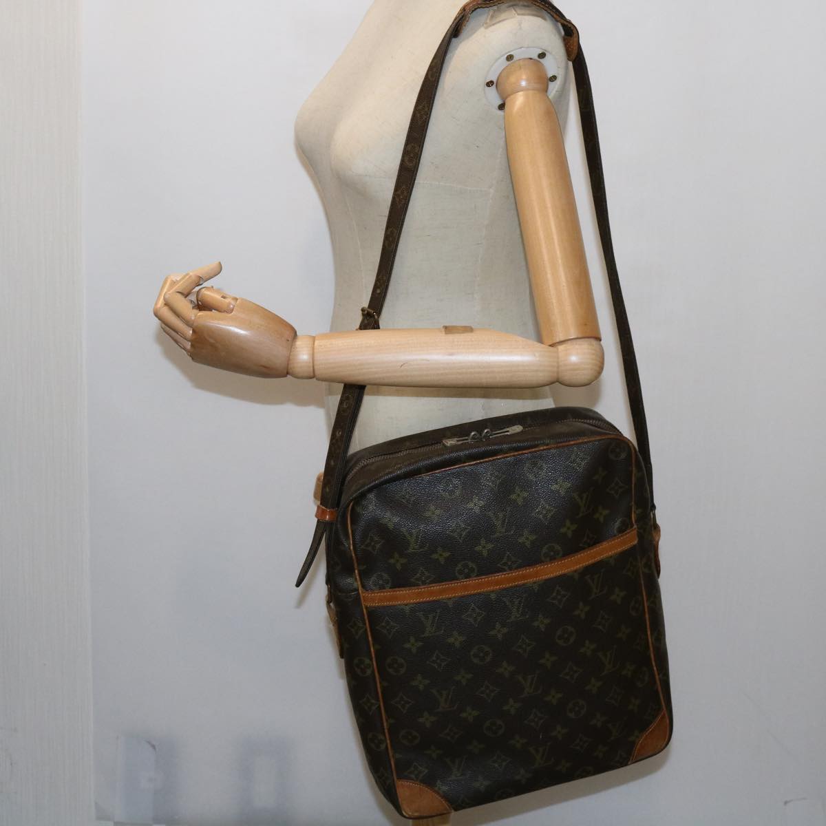 LOUIS VUITTON Monogram Danube GM Shoulder Bag M45262 LV Auth yk10010