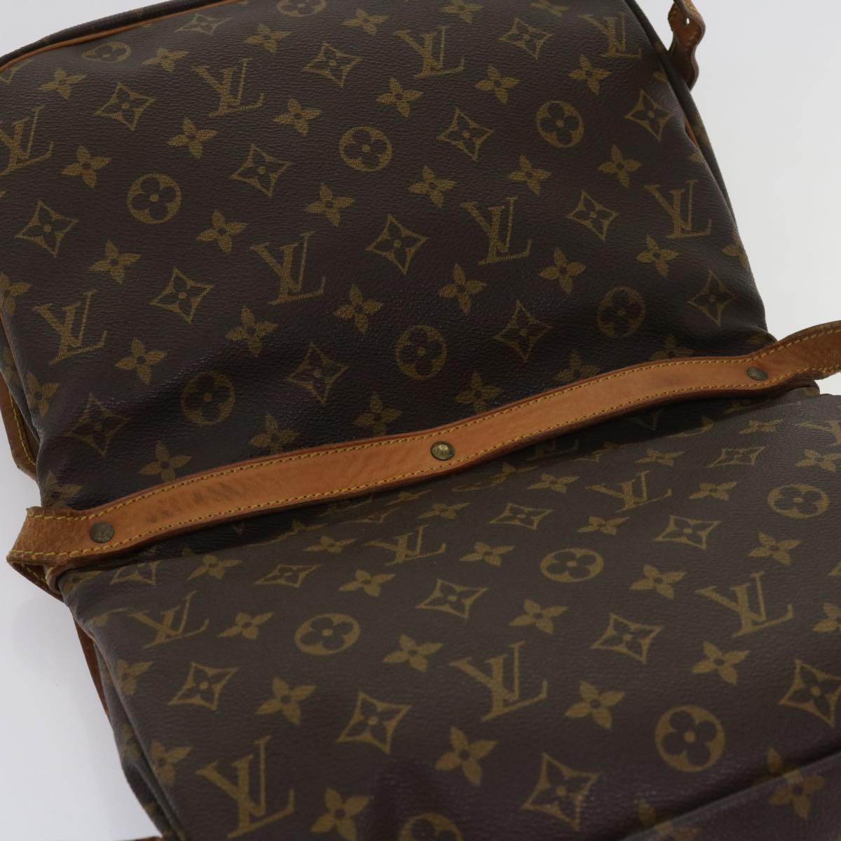 LOUIS VUITTON Monogram Saumur 30 Shoulder Bag M42256 LV Auth yk10048