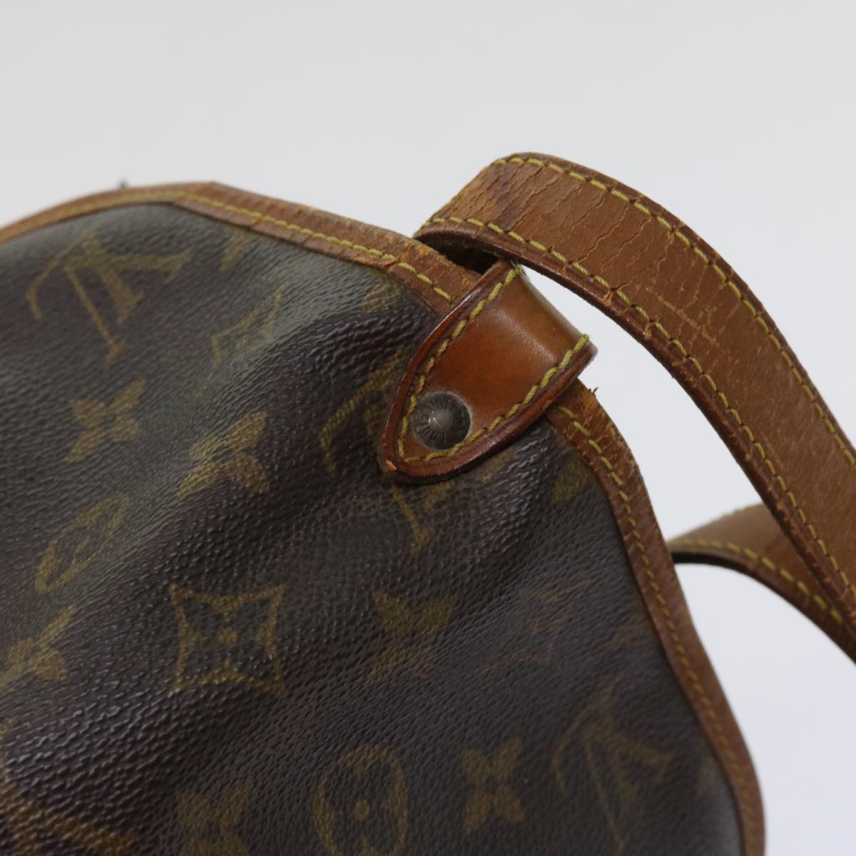 LOUIS VUITTON Monogram Saumur 30 Shoulder Bag M42256 LV Auth yk10048